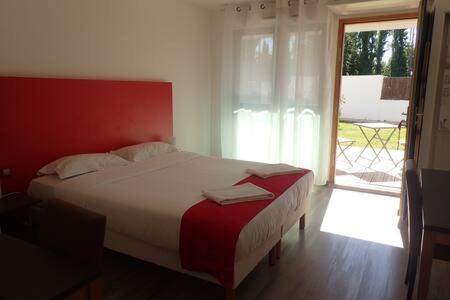 Les Jardins D'Athena Aparthotel Éguilles Εξωτερικό φωτογραφία